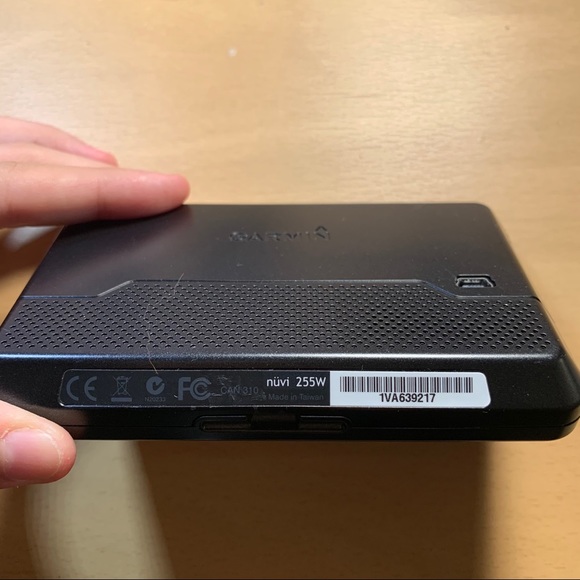 Garmin Nuvi 255 GPS System w Charger and Car Mount - Picture 10 of 13